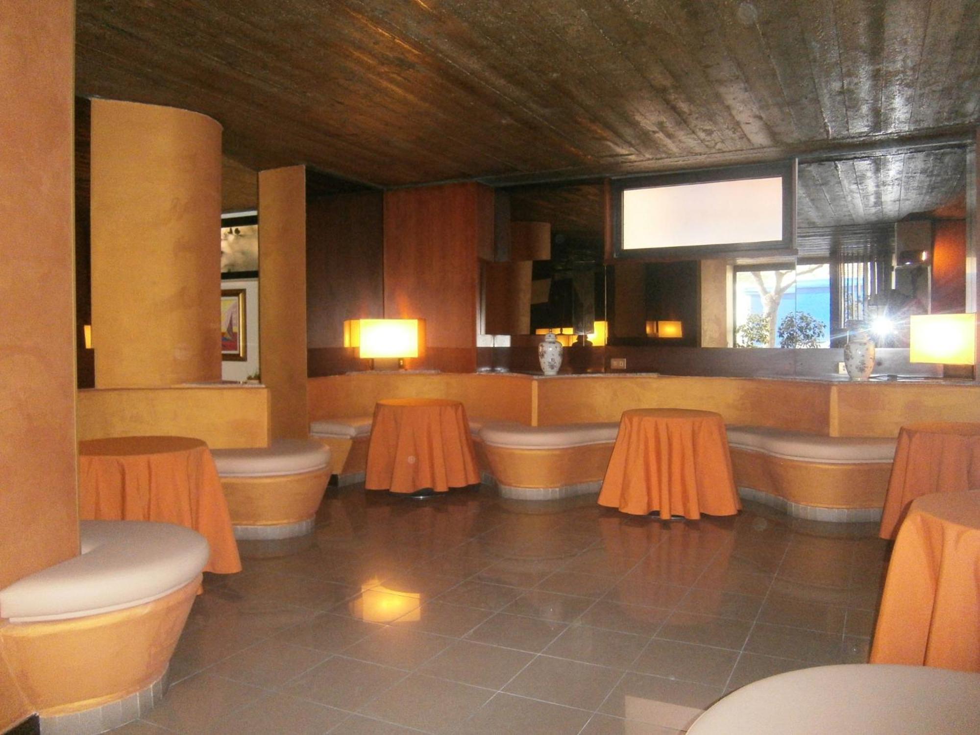 Hotel Corona Термоли Экстерьер фото
