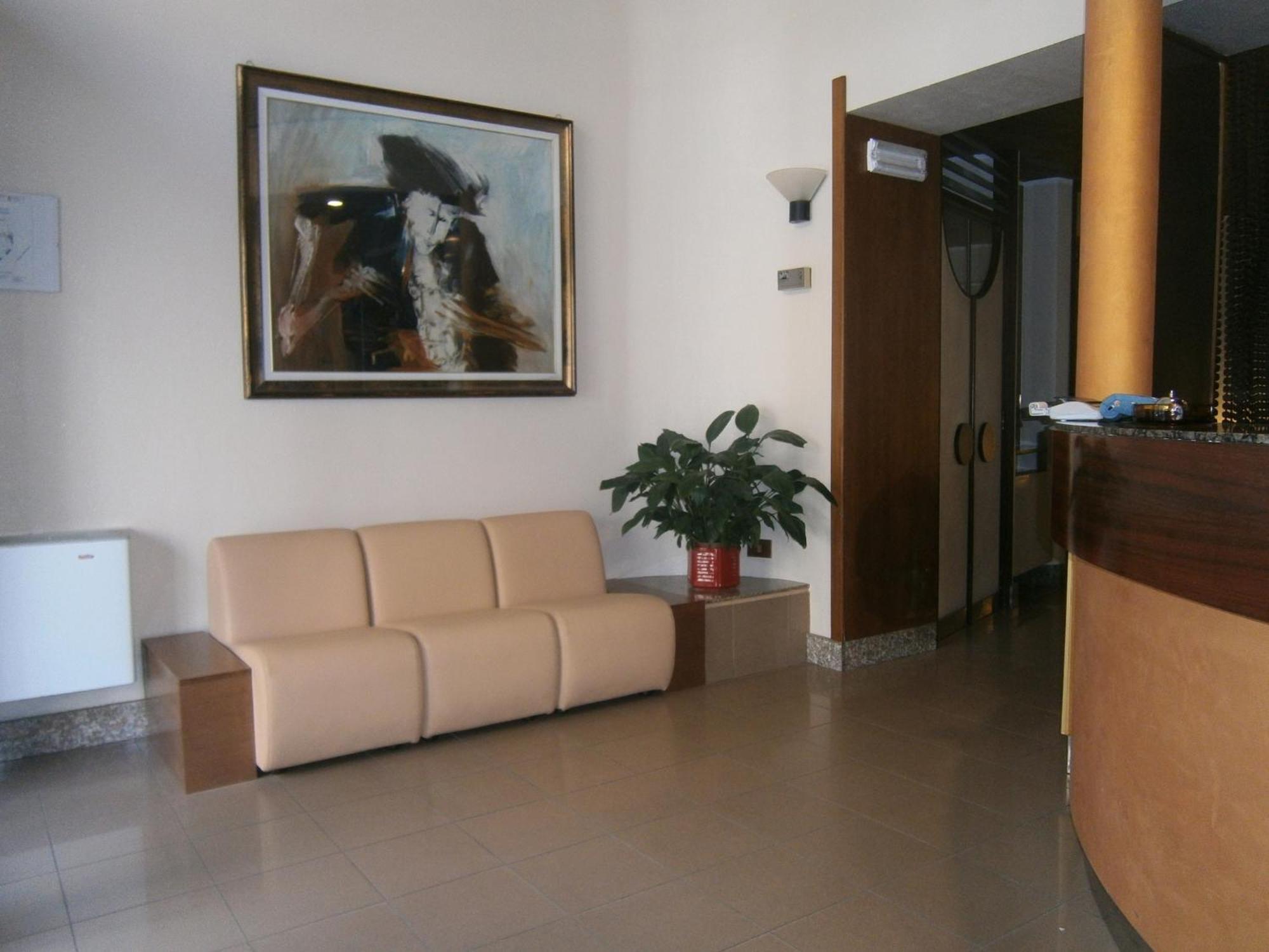Hotel Corona Термоли Экстерьер фото