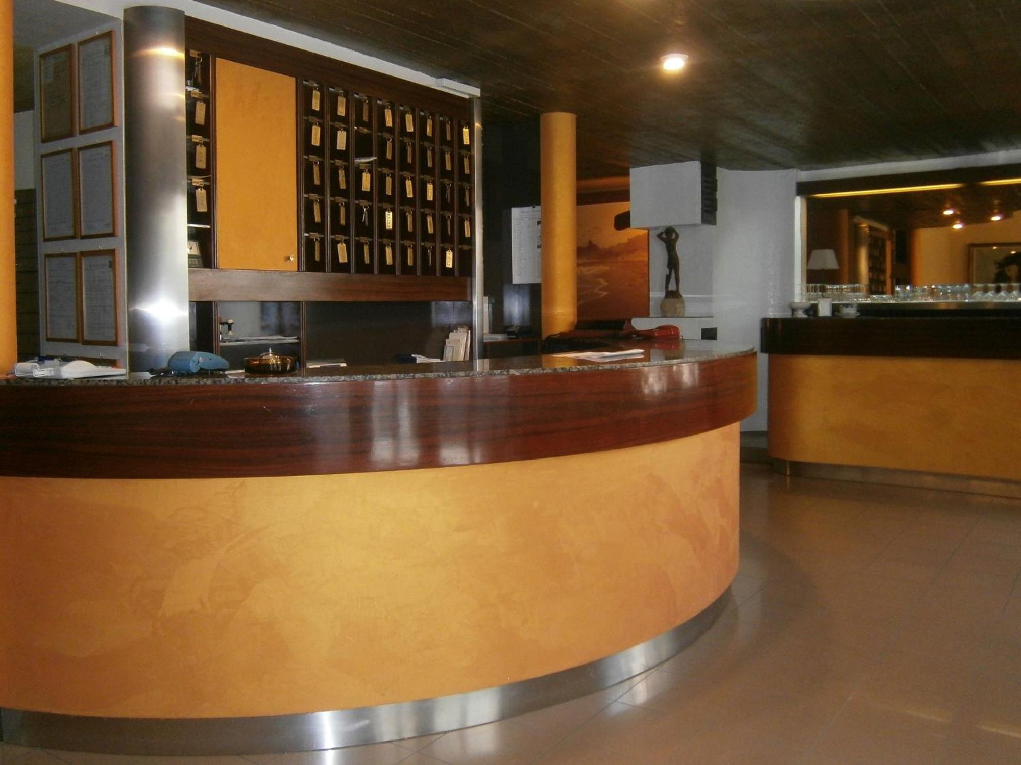 Hotel Corona Термоли Экстерьер фото