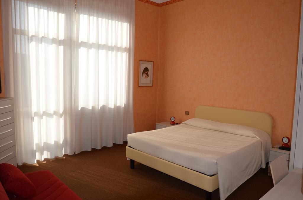 Hotel Corona Термоли Экстерьер фото